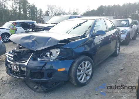 2010 Volkswagen Jetta Limited Edition/Se/Sel z USA, uszkodzony, nr VIN 3VWRX7AJ6AM054112